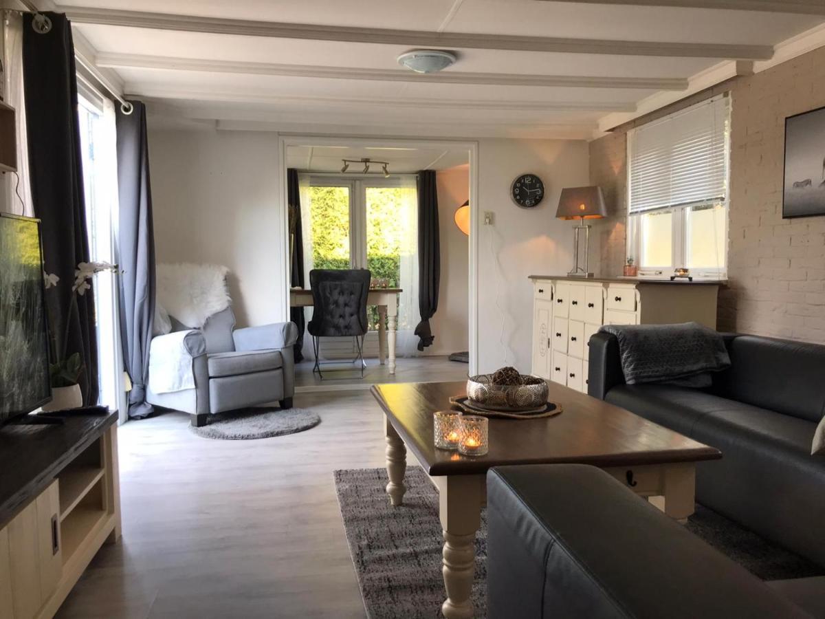 Omheind Chalet Met Prive Hottub. Op De Veluwe Βίλα Voorthuizen Εξωτερικό φωτογραφία