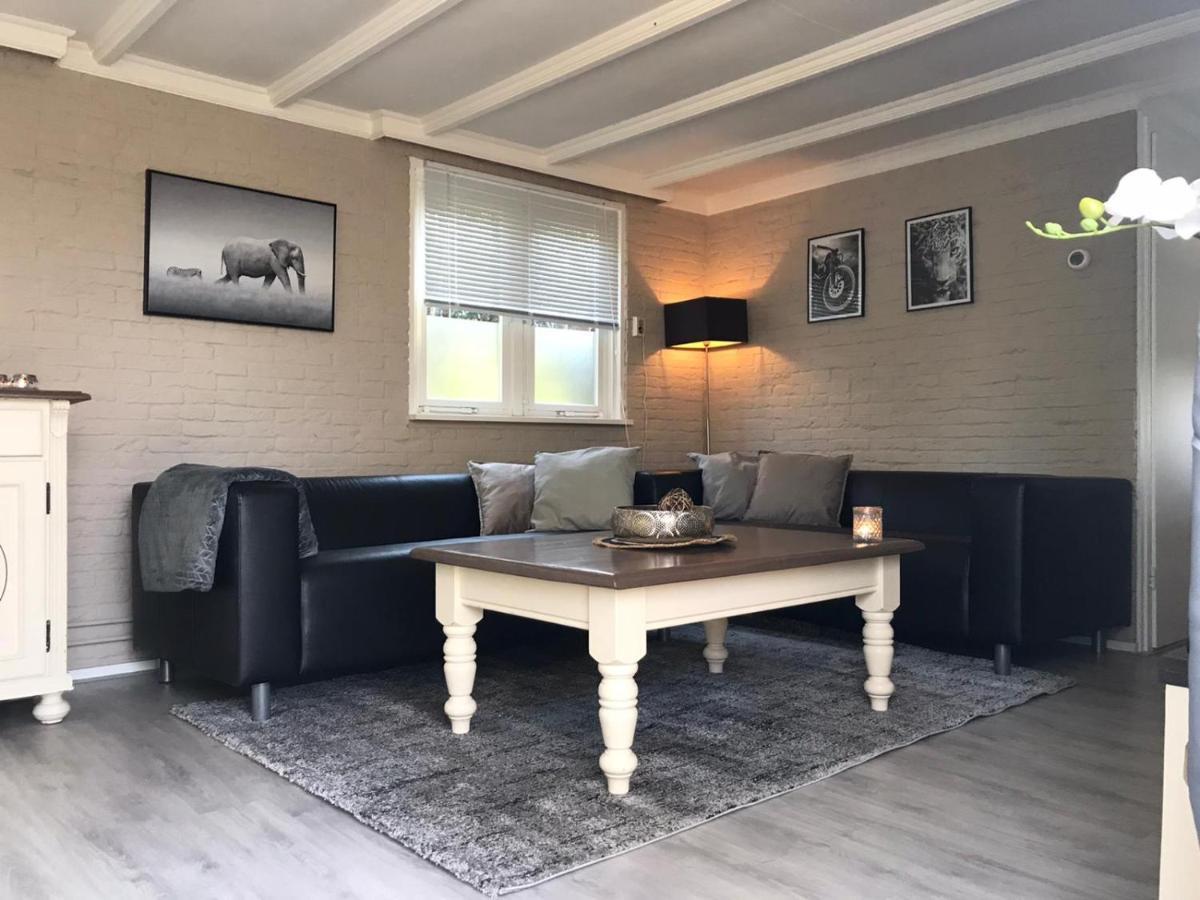 Omheind Chalet Met Prive Hottub. Op De Veluwe Βίλα Voorthuizen Εξωτερικό φωτογραφία