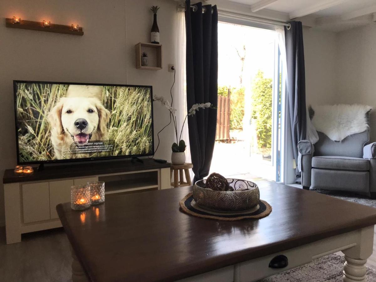 Omheind Chalet Met Prive Hottub. Op De Veluwe Βίλα Voorthuizen Εξωτερικό φωτογραφία