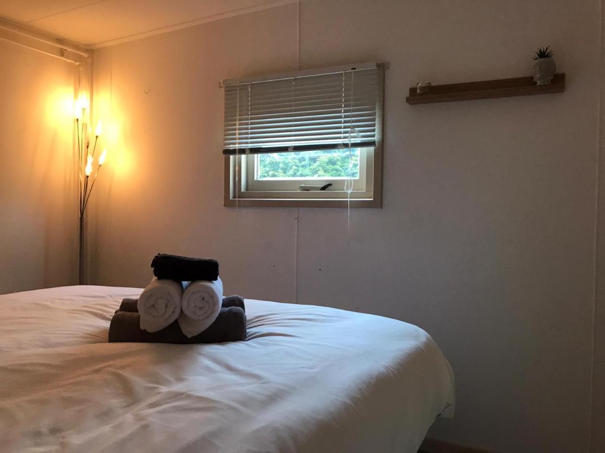 Omheind Chalet Met Prive Hottub. Op De Veluwe Βίλα Voorthuizen Εξωτερικό φωτογραφία
