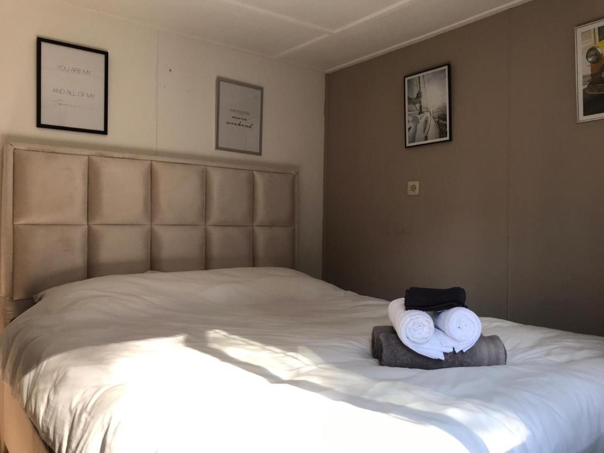 Omheind Chalet Met Prive Hottub. Op De Veluwe Βίλα Voorthuizen Εξωτερικό φωτογραφία