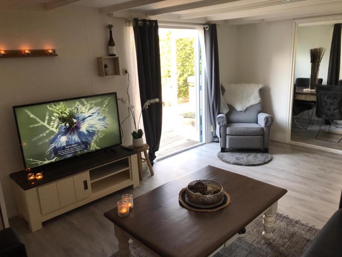 Omheind Chalet Met Prive Hottub. Op De Veluwe Βίλα Voorthuizen Εξωτερικό φωτογραφία